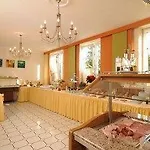 Hotel Apollo Garni 3*