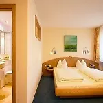 Apollo Garni Hotel 3*