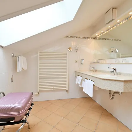 Apollo Garni 3* Regensburg
