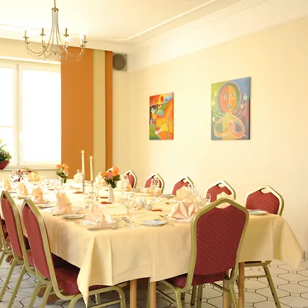 Apollo Garni 3* Regensburg